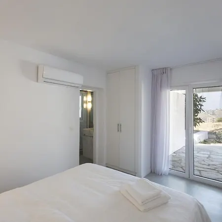 4 Maisonettes With A Swimming Pool And A Sea View, In The Area Of Koundouros